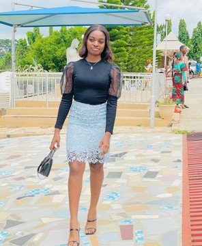 Short skirt / lace for lady