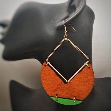 Magnifique paire de boucles d’oreilles en bois