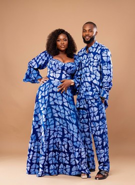 Ensemble de couple en indigo Adire — robe pour femme et tenue deux pièces pour homme