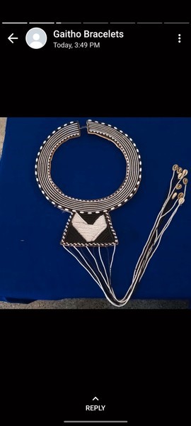 Collier de perles de femmes africaines