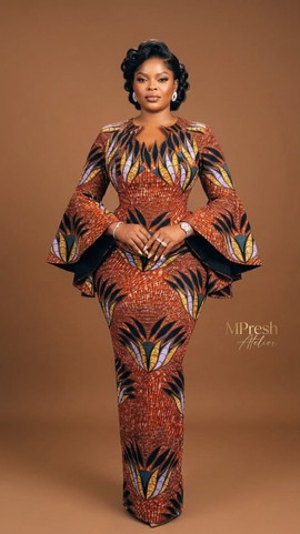 Robe bustier à épaules dénudées avec manches bouffantes