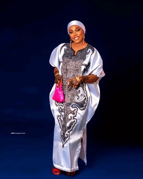Boubou Sakinah boubou, Embroidered white boubou