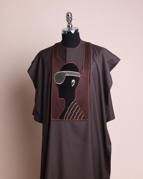 An Umber Brown, détails de broderie utilisateur de réalité virtuelle (méta quête) agbada