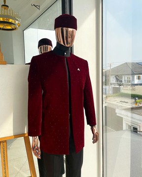 Un suktan de cérémonie "Justin" en velours italien imbibé de rouge acajou