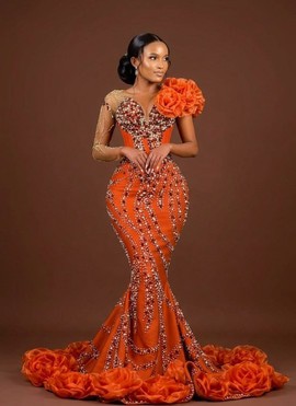 Robe sirène corsetée perlée avec détails floraux en 3D