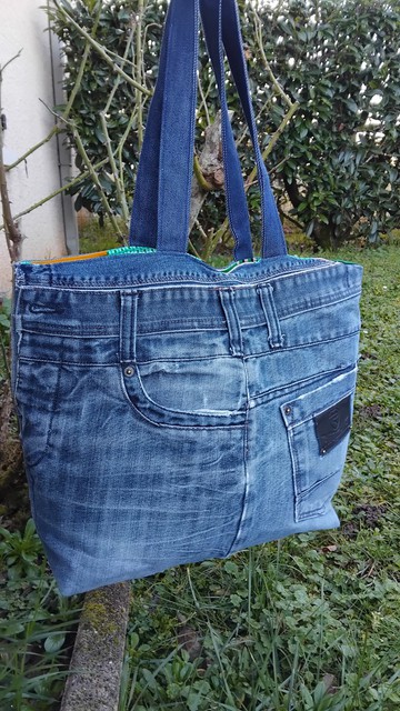 Upcycled denim tote bag – One-of-a-kind