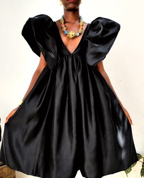 Robe v majuscule