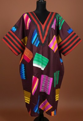 Kaftan chic bordeaux à motifs variés