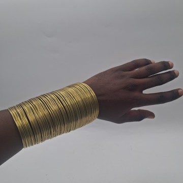 Bracelet manchette long en laiton, bracelet africain artisanal, bijou de bras large en spirale