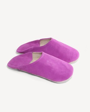 Handcrafted feminine fashion slipper