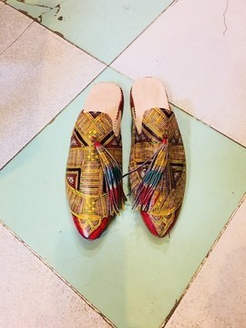 Tuareg Pompoms Sandals