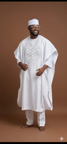 Ensemble agbada traditionnel blanc brodé pour homme