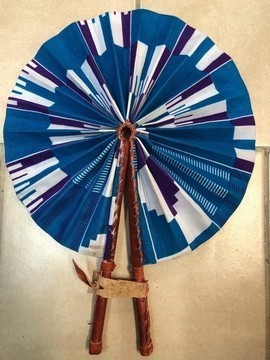 Eventail en cuir et wax BLAN et BLEU ROSA