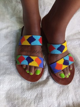 Sandales multicolores à deux brides pour femmes africaines.