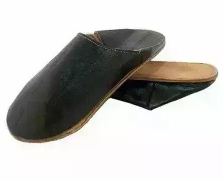 Slippers in original black leather handmade for men