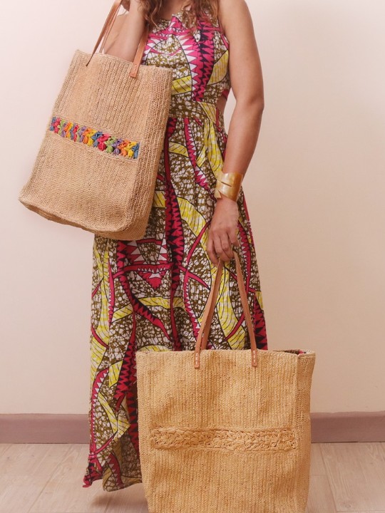 Hand crocheted beach bag; Raffia bag with Lambahoany lining